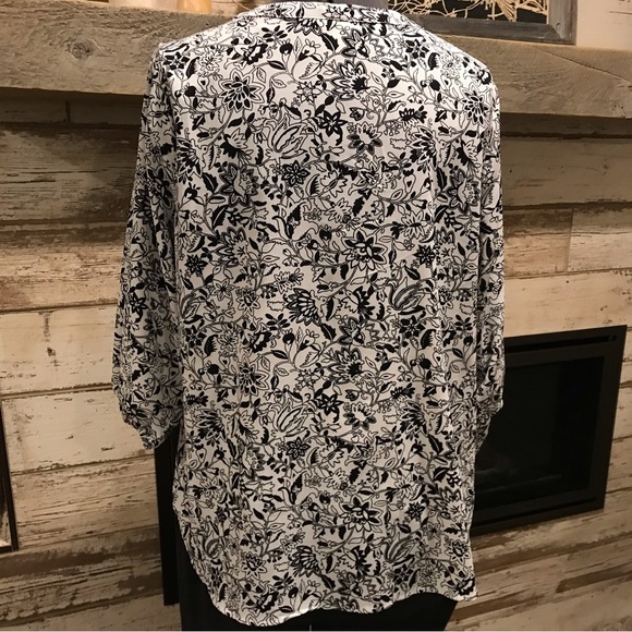 CJ Banks 1X 3/4 sleeve v-neck tunic.  Black and white - Picture 4 of 10